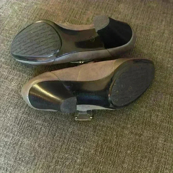 Giani Bernini gray pump with buckle. Leather/suede unique comfy! - Picture 5 of 9